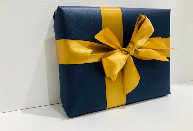 gift-wrapping gift-wrapping